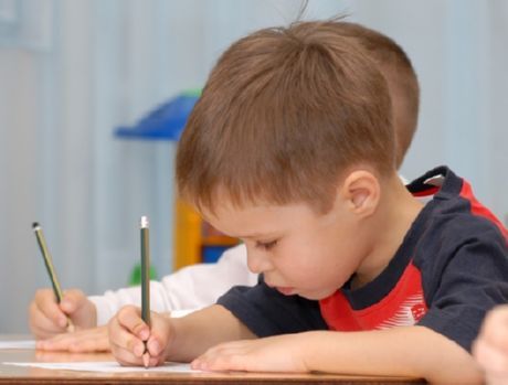 Hogyan tanulhatunk gyermeket írni sok fiatal szülő számára